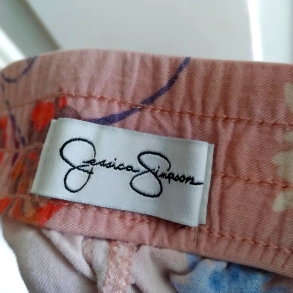 Jessica Simpson Cadie floral print pull-on cropped pants, size Medium - Picture 4 of 7